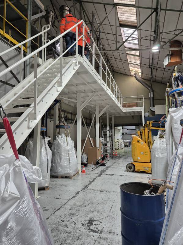 Fabrication d'une plateforme de stockage dans un entrepôt industriel à Rogerville prés du Le Havre